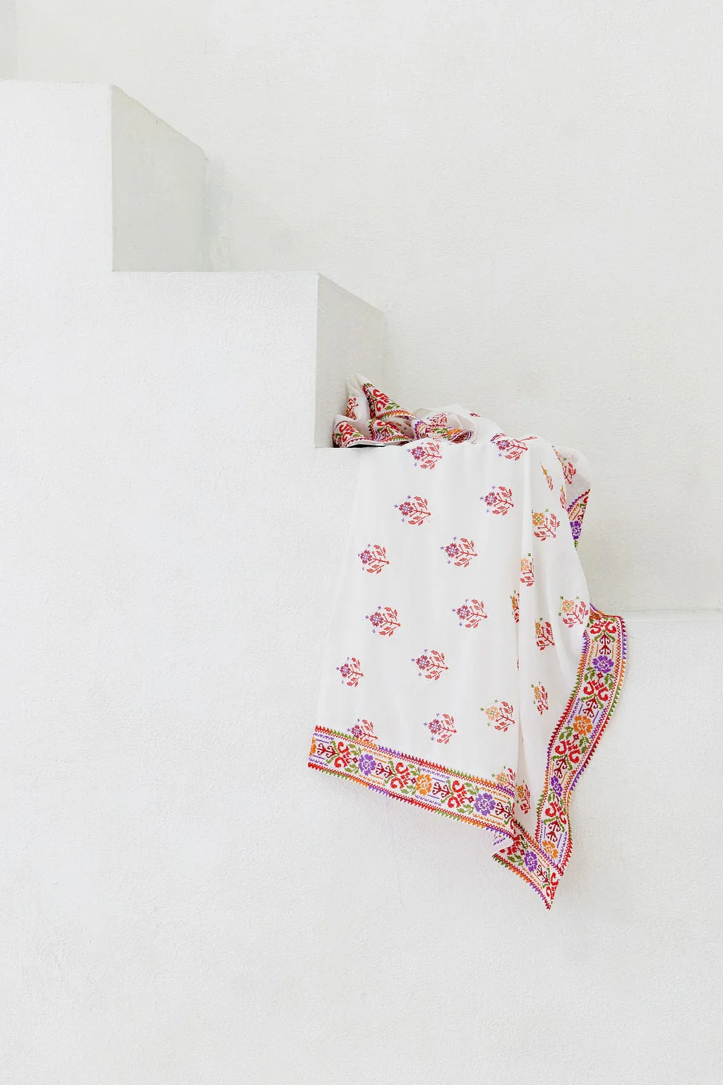 Traditional Embroidered Palestinian Shawl Head Dress - Image 3